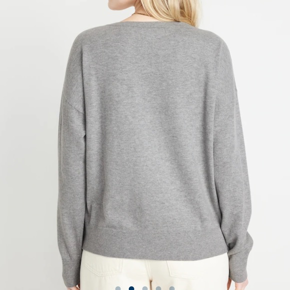 NWT OLD NAVY SoSoft Loose V-Neck Sweater Color: Heather Gray - Picture 3 of 7
